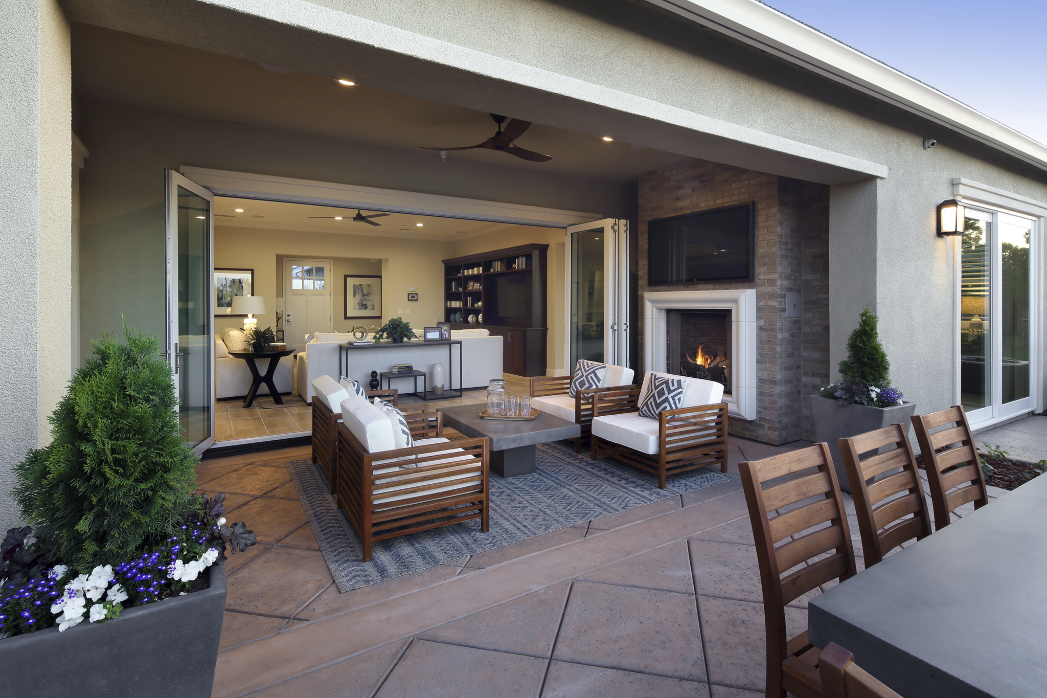 outdoor indoor living room